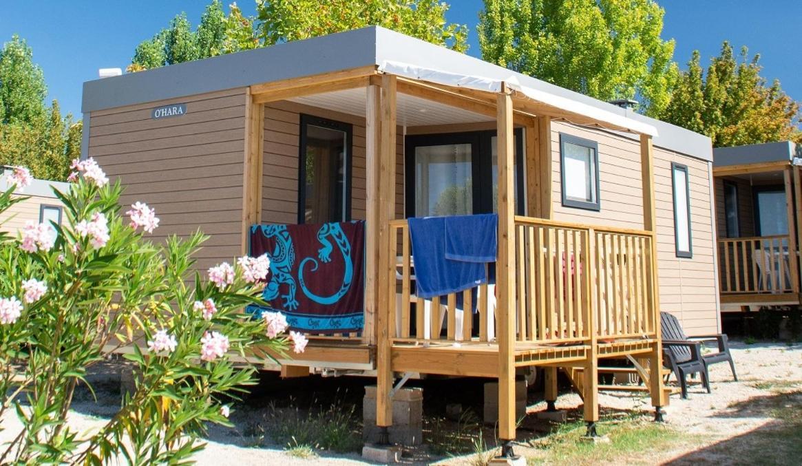 Camping Les Hautes Prairies Lourmarin Exterior photo