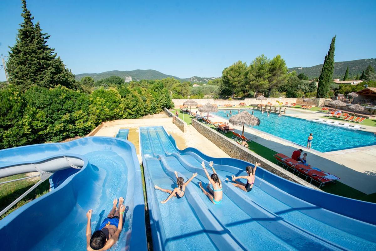 Camping Les Hautes Prairies Lourmarin Exterior photo
