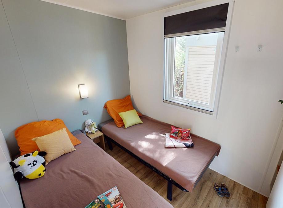 Camping Les Hautes Prairies Lourmarin Exterior photo