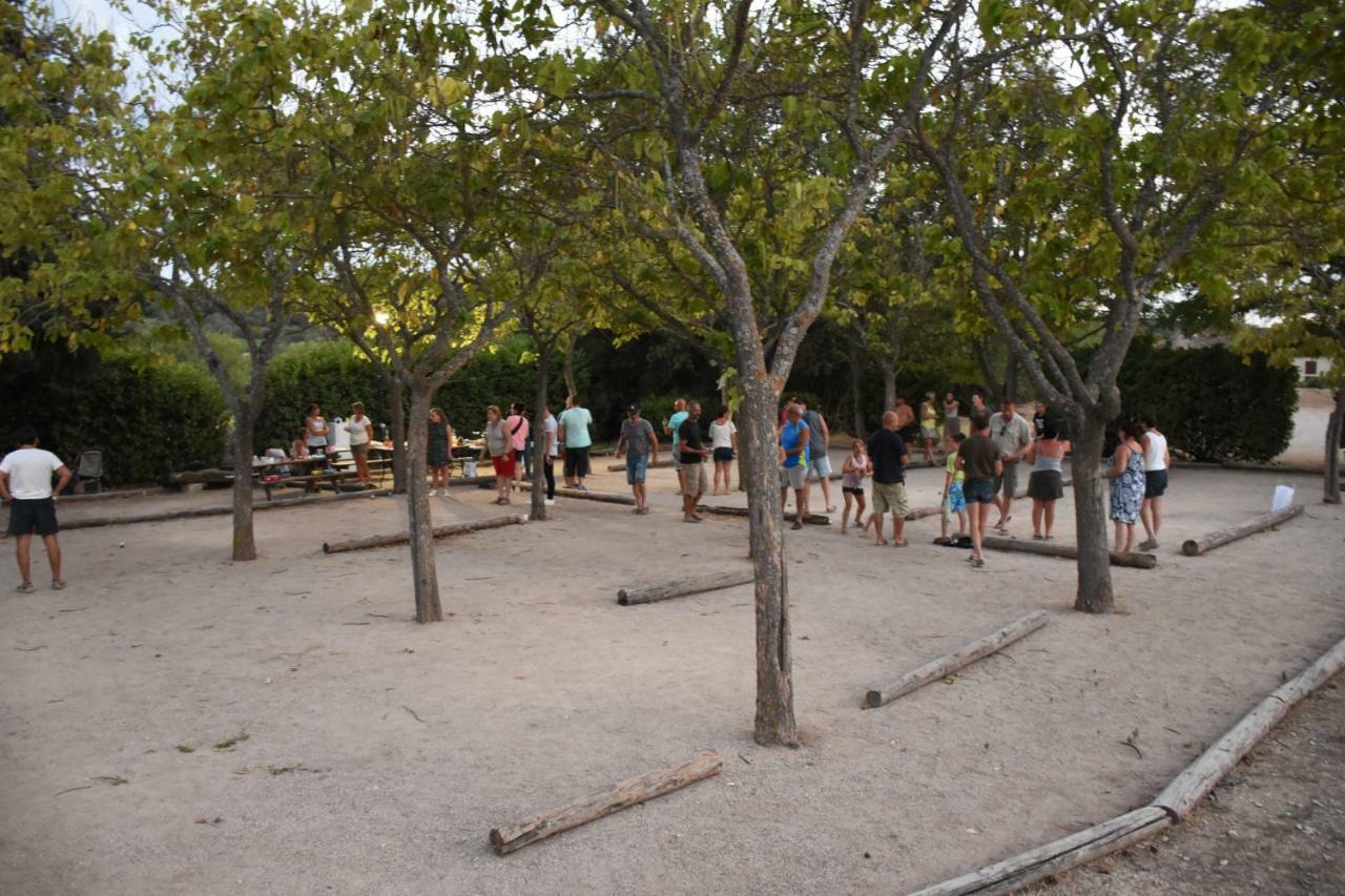 Camping Les Hautes Prairies Lourmarin Exterior photo